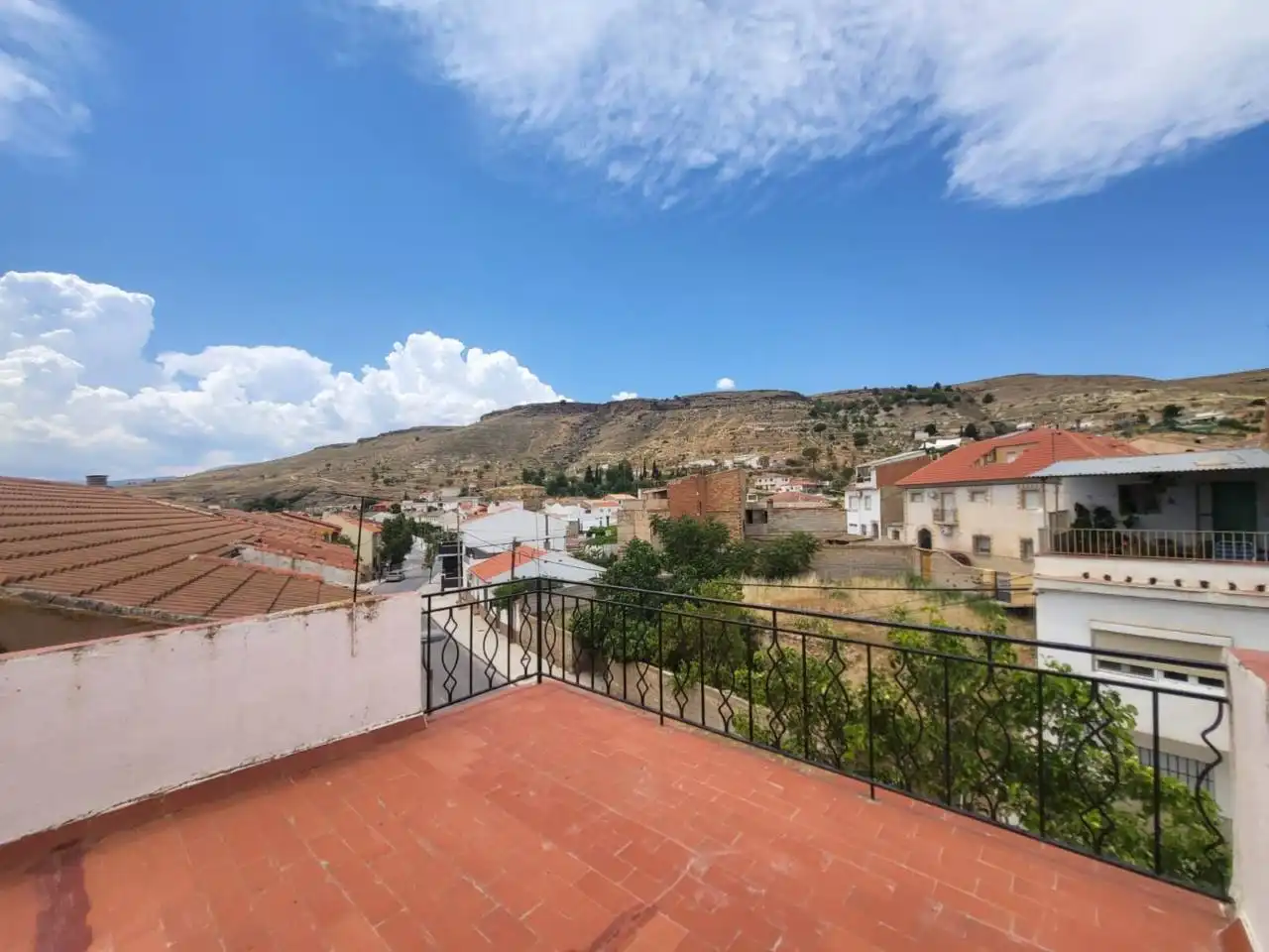 Vista exterior de Casa o xalet en venda en Baza amb Calefacció i Terrassa