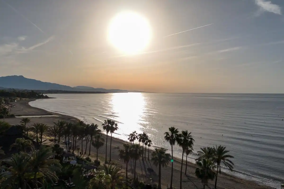 Vista exterior de Pis en venda en Estepona amb Aire condicionat, Calefacció i Terrassa