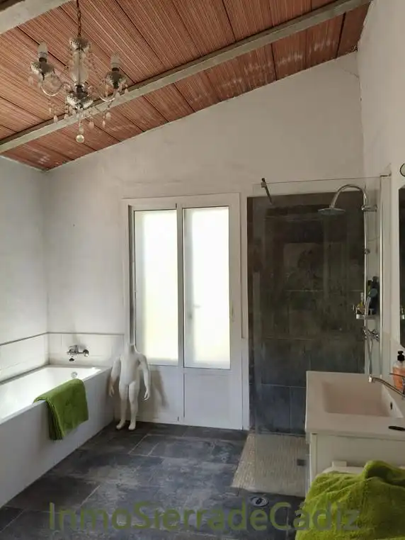 Baño de Finca rústica en venta en Zahara con Jardín privado, Terraza y Trastero