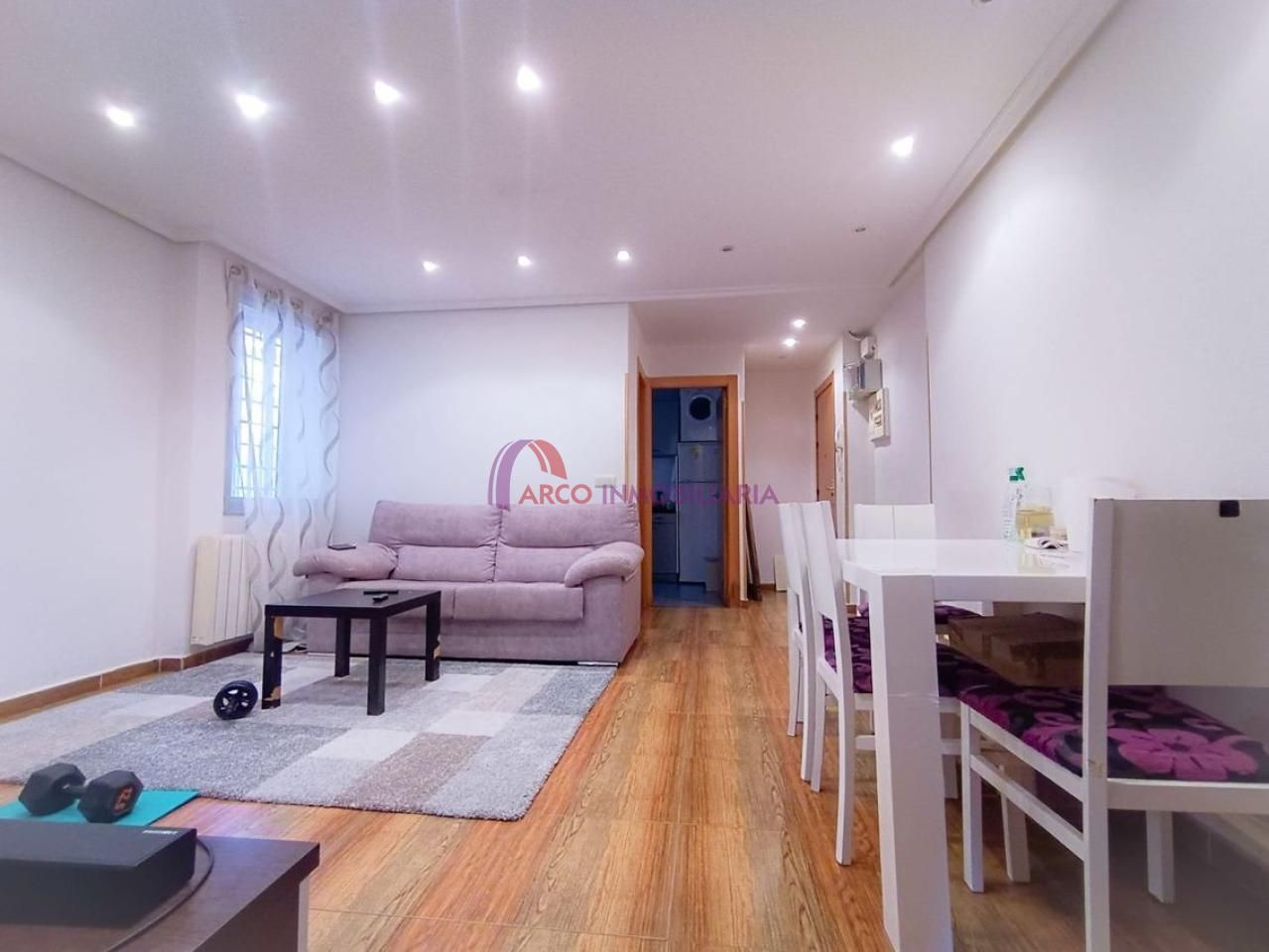 Dormitori de Pis en venda en Burgos Capital amb Calefacció, Terrassa i Moblat