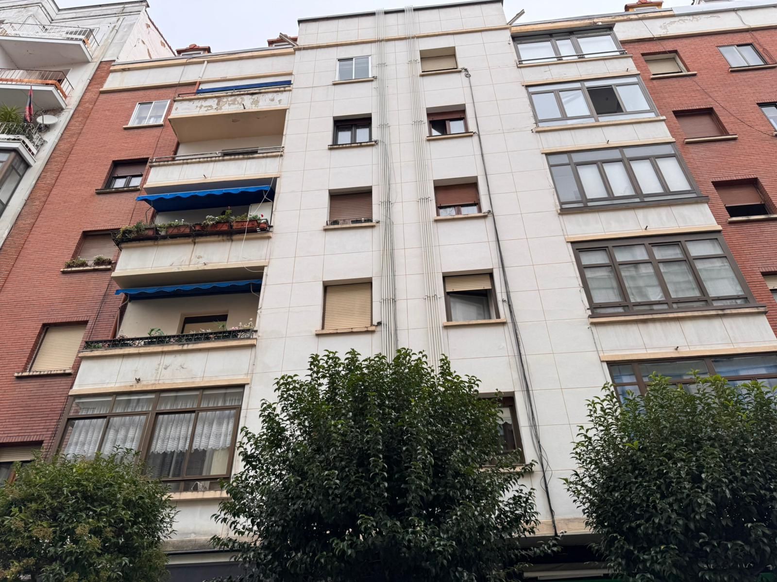 Vista exterior de Pis en venda en Miranda de Ebro amb Calefacció