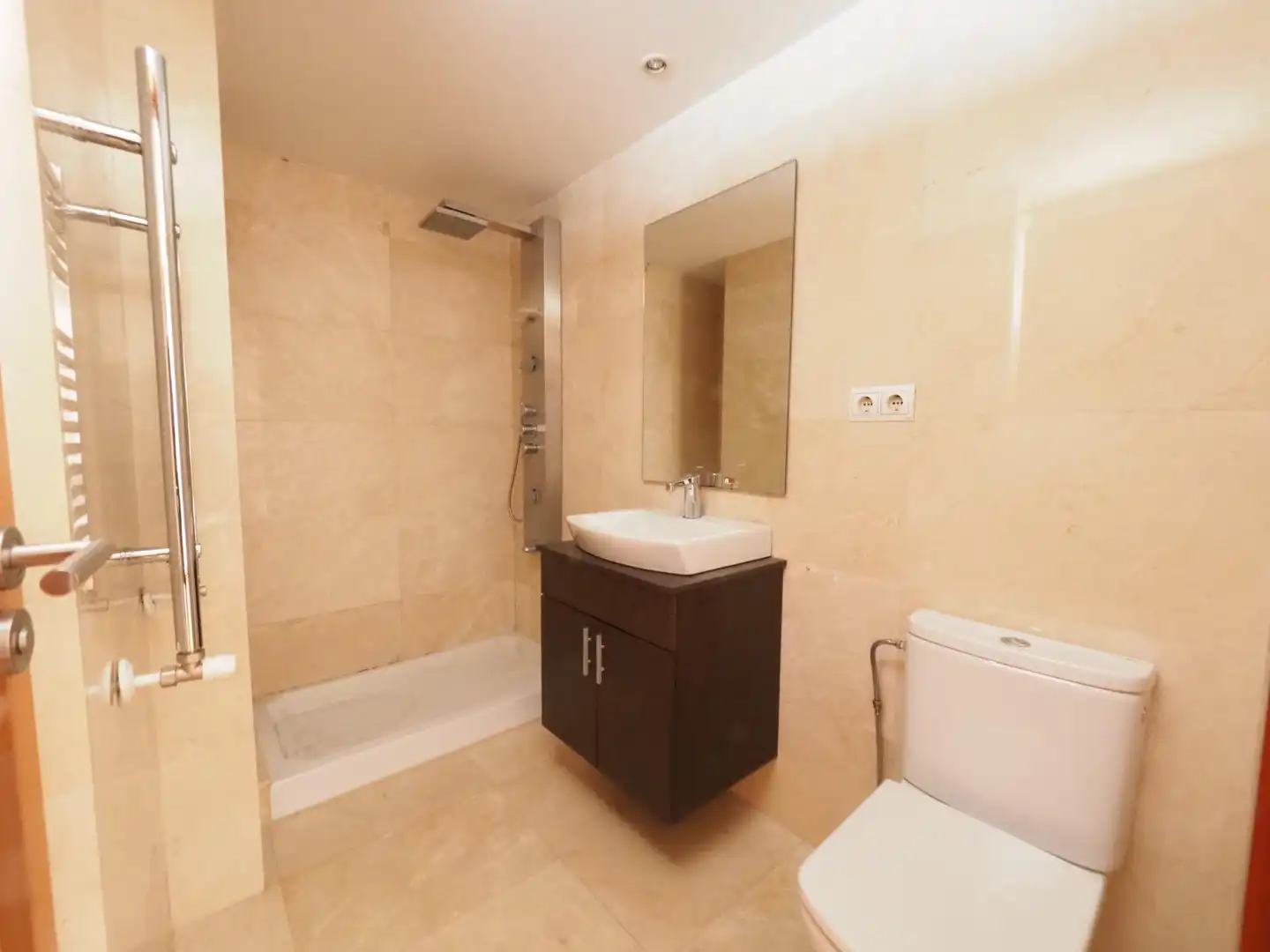 Baño de Dúplex en venta en Vilafranca del Penedès con Calefacción, Parquet y Terraza