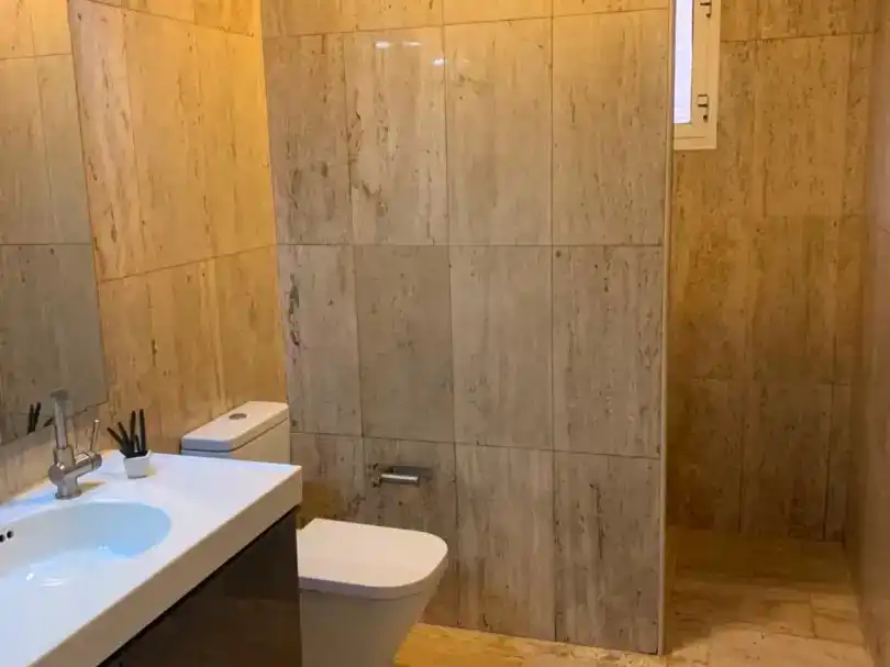 Bany de Casa o xalet en venda en Espartinas amb Aire condicionat, Jardí privat i Piscina