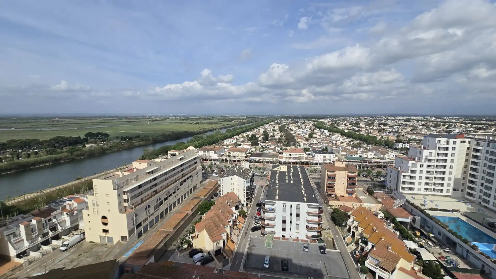 Vista exterior de Estudio en venta en Empuriabrava