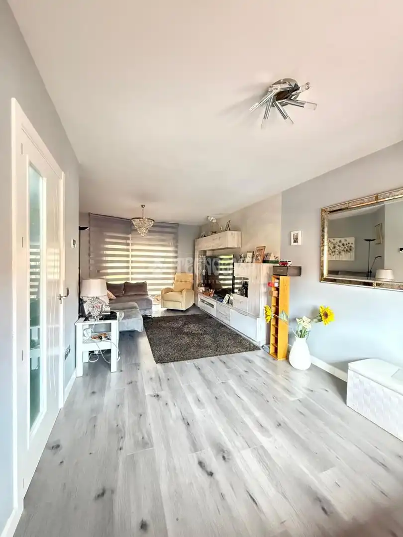 Sala de estar de Casa adosada en venta en Móstoles con Calefacción y Jardín privado