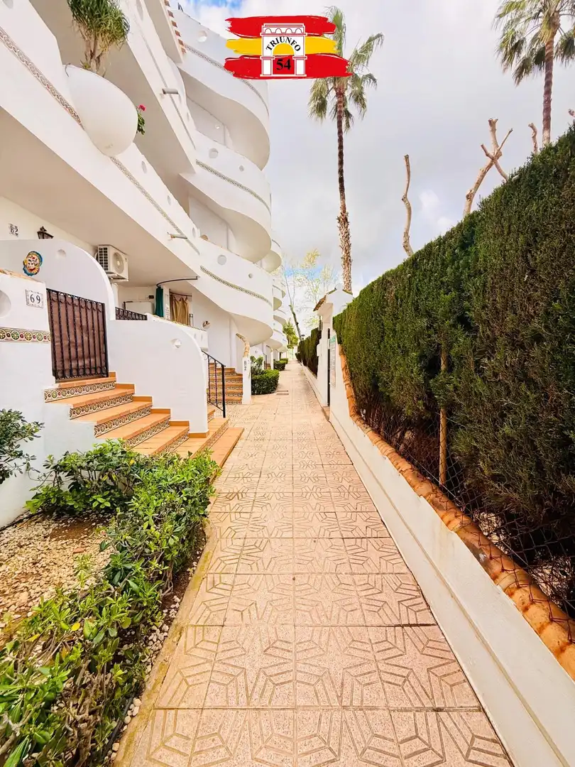 Vista exterior de Piso en venta en Pilar de la Horadada con Aire acondicionado, Amueblado y Balcón