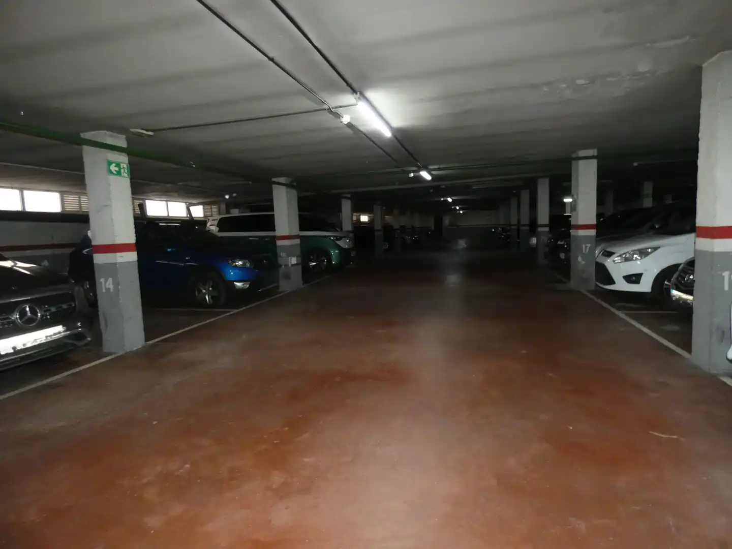 Aparcament de Garatge en venda en Cornellà de Llobregat amb Alarma