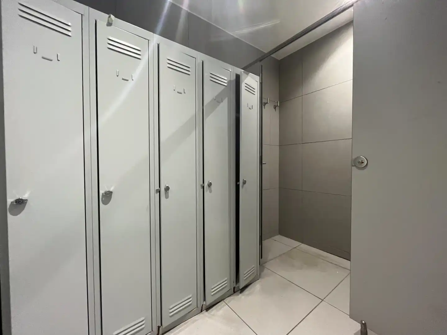 Baño de Nave industrial en venta en Salt con Calefacción y Alarma