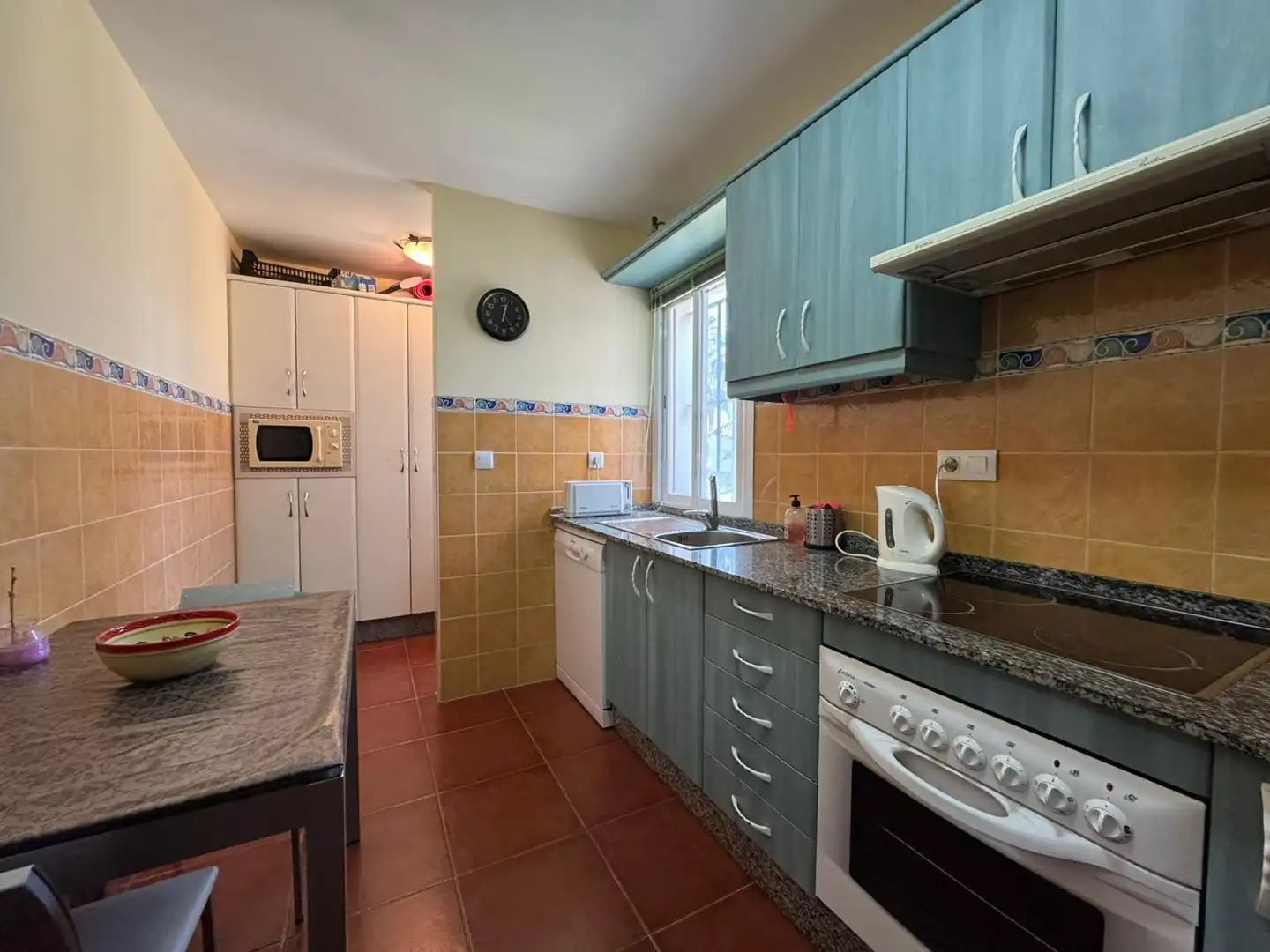 Cocina de Apartamento en venta en Rota con Aire acondicionado, Jardín privado y Terraza