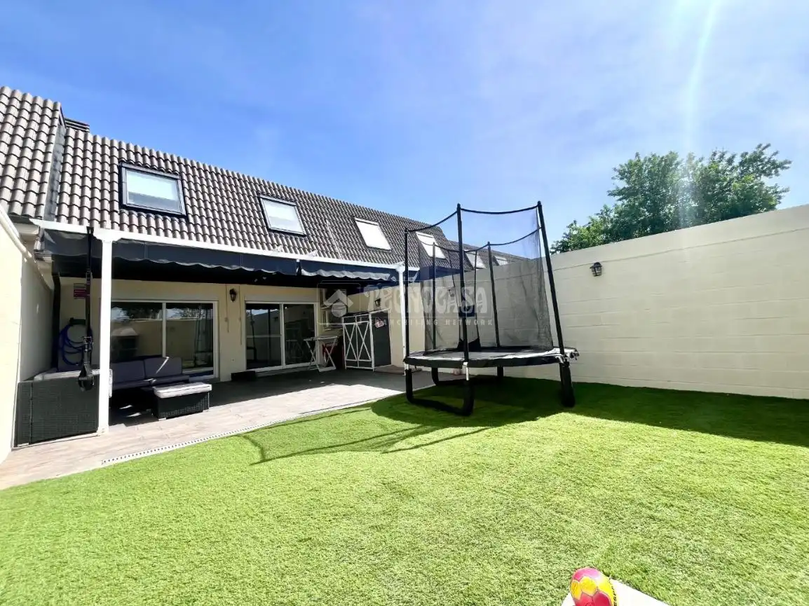 Jardín de Casa adosada en venta en Illescas con Aire acondicionado, Calefacción y Terraza