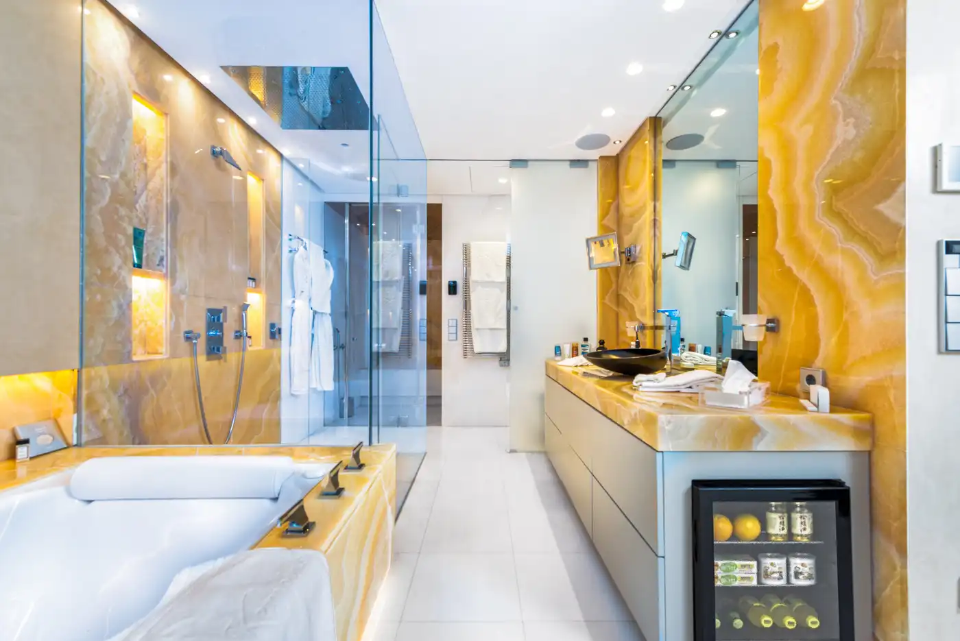Bany de Apartament en venda en Estepona amb Aire condicionat, Terrassa i Piscina