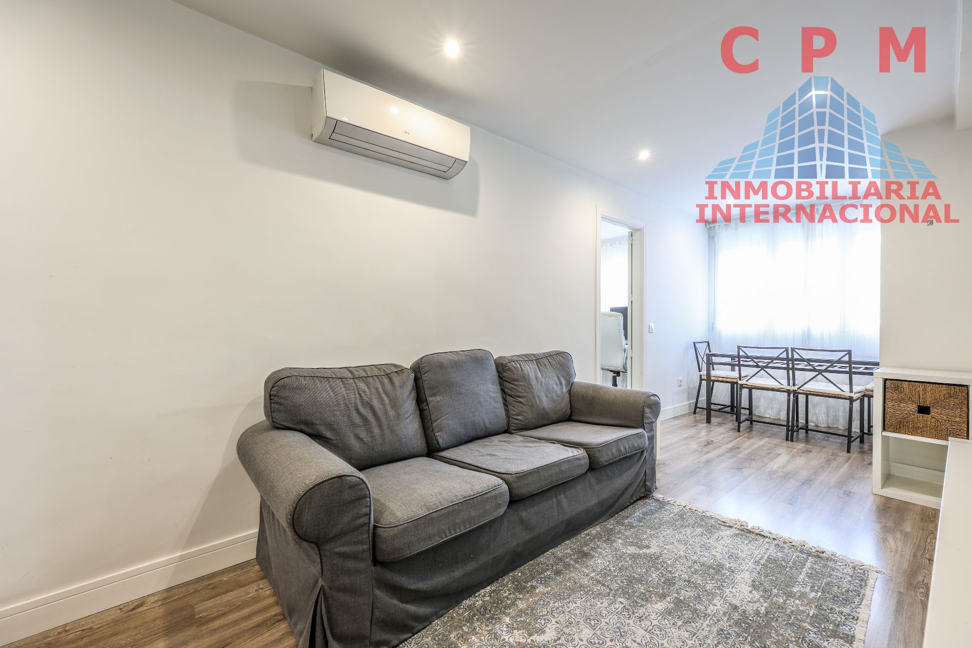Living room of Flat to rent in  Madrid Capital  with Air Conditioner, Heating and Parquet flooring