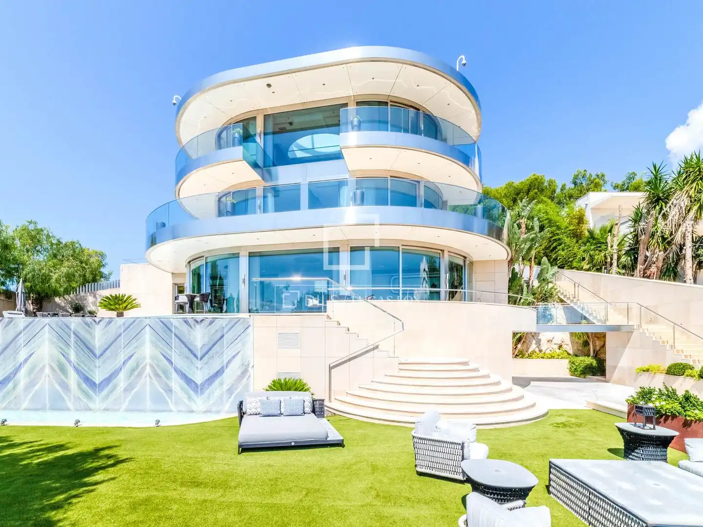 Vista exterior de Casa o xalet en venda en Sitges amb Aire condicionat, Calefacció i Terrassa