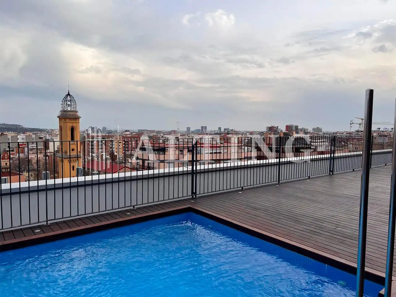 Schwimmbecken von Wohnung zum Verkauf in Barcelona mit Parkett, Terrasse und Abstellraum