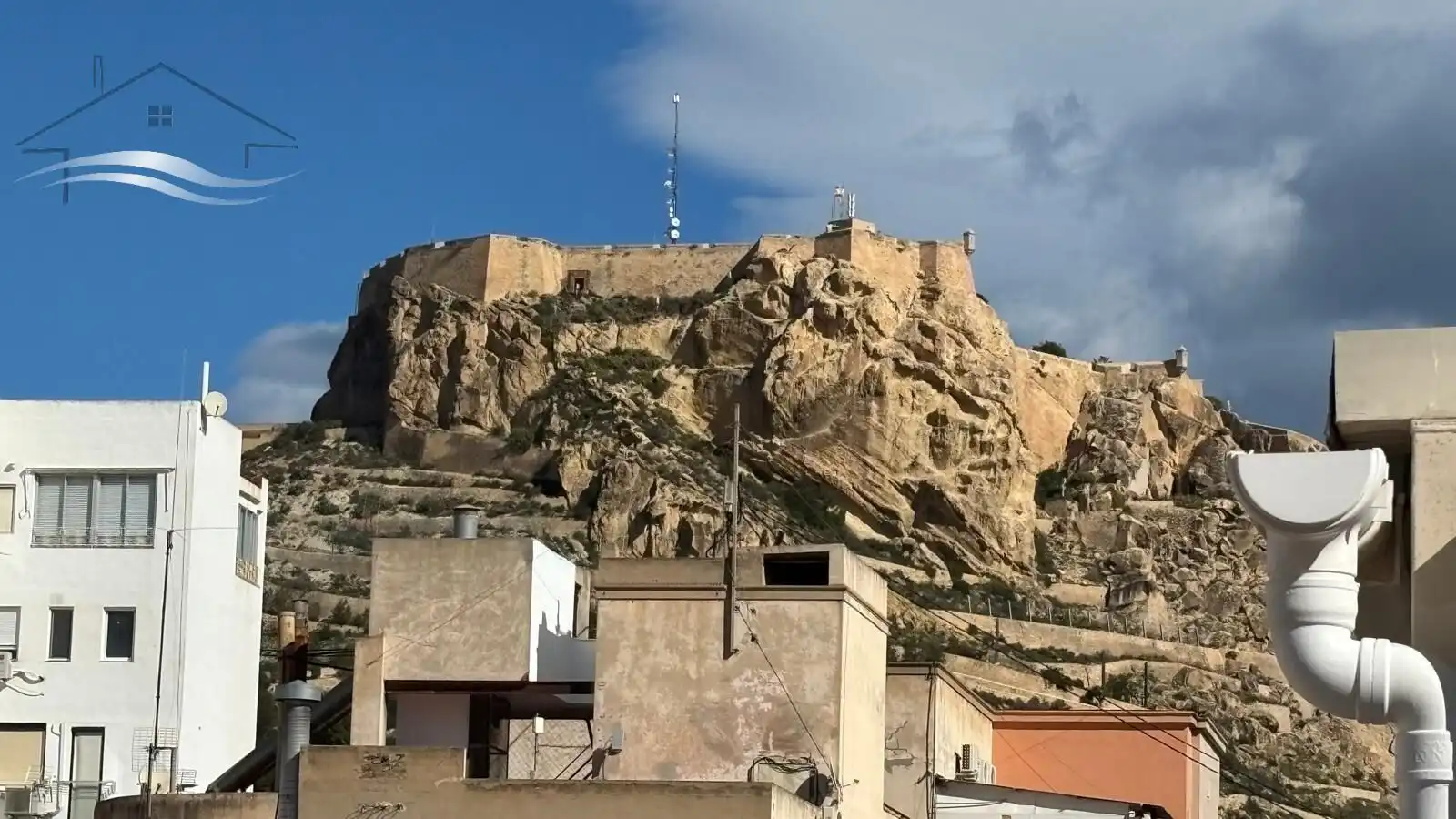 Vista exterior de Àtic en venda en Alicante / Alacant amb Aire condicionat, Calefacció i Terrassa
