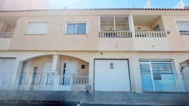Casa adosada en Venta en Calle San Luis en San Javier ciudad