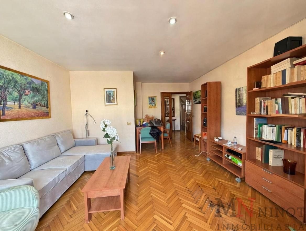 Sala d'estar de Pis en venda en Castellón de la Plana / Castelló de la Plana amb Parquet, Terrassa i Balcó