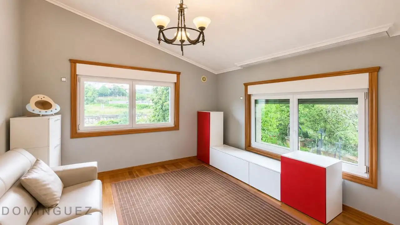 Sala de estar de Casa o chalet en venta en Vigo  con Calefacción, Jardín privado y Parquet