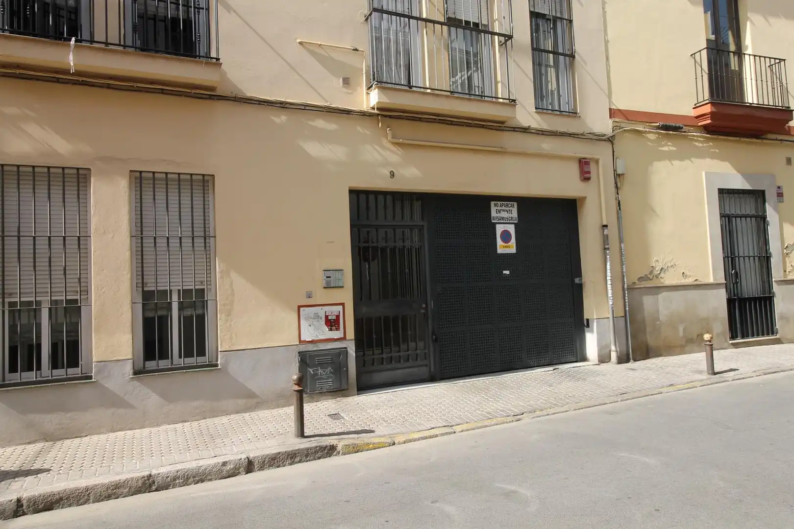 Parking de Piso en venta en Sevilla con Balcón y Jacuzzi