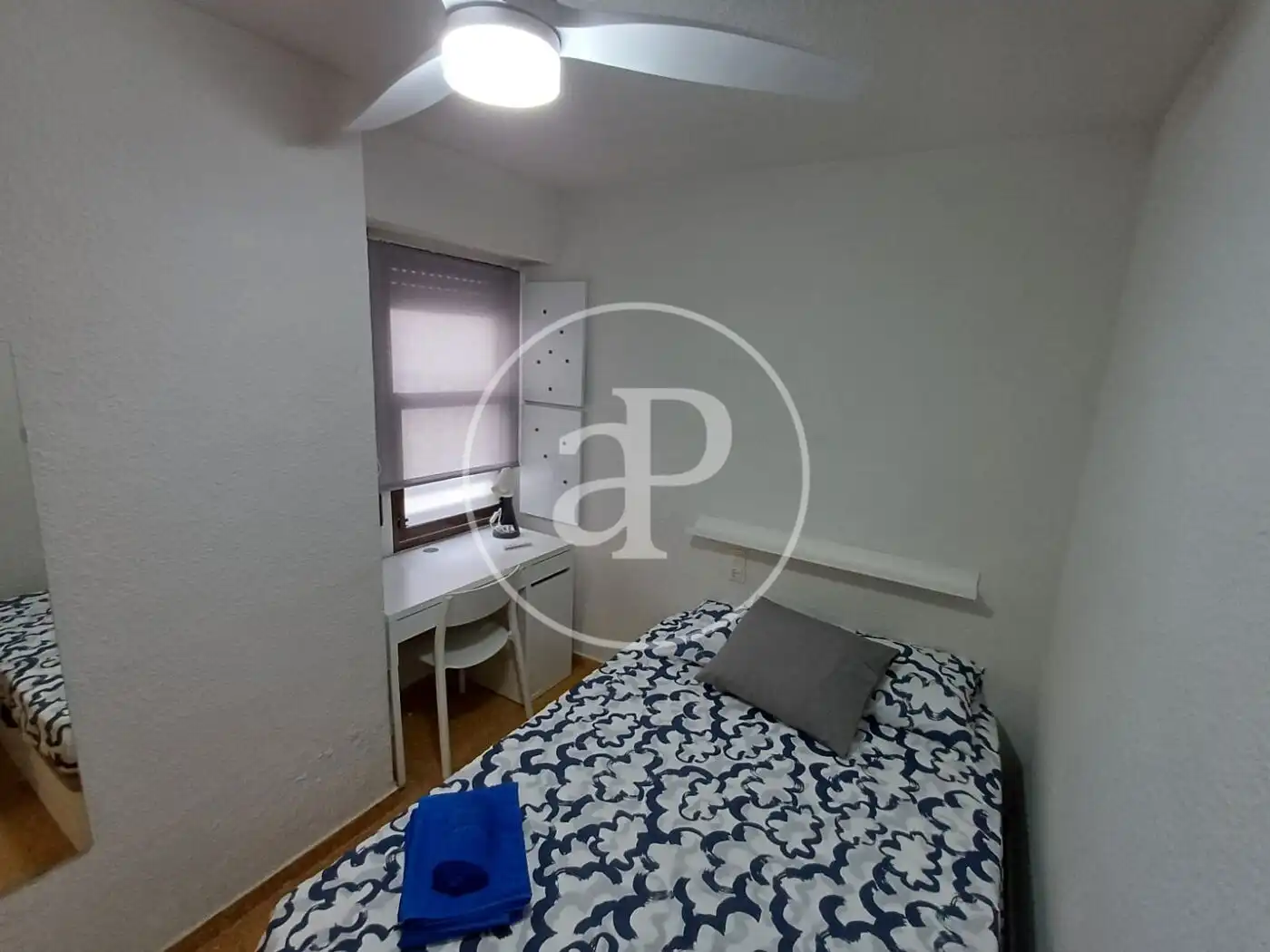 Habitación de Piso de alquiler en Valencia con Aire acondicionado y Amueblado