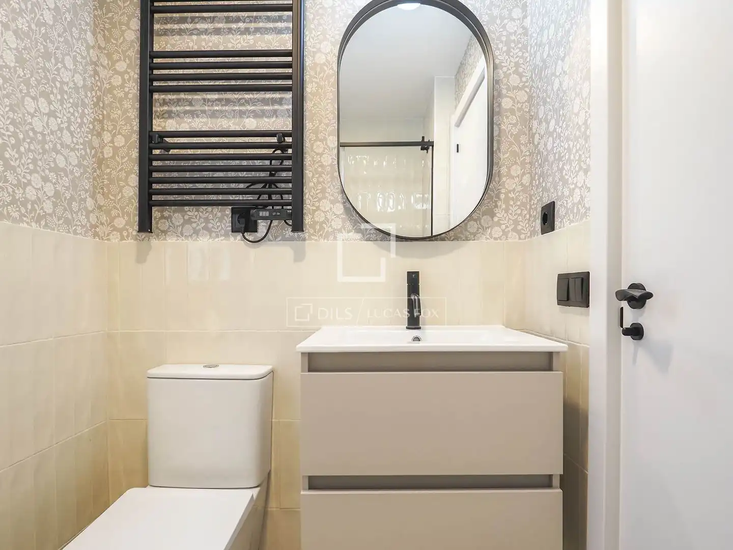 Badezimmer von Wohnung zum Verkauf in Madrid mit Klimaanlage, Möbliert und Balkon