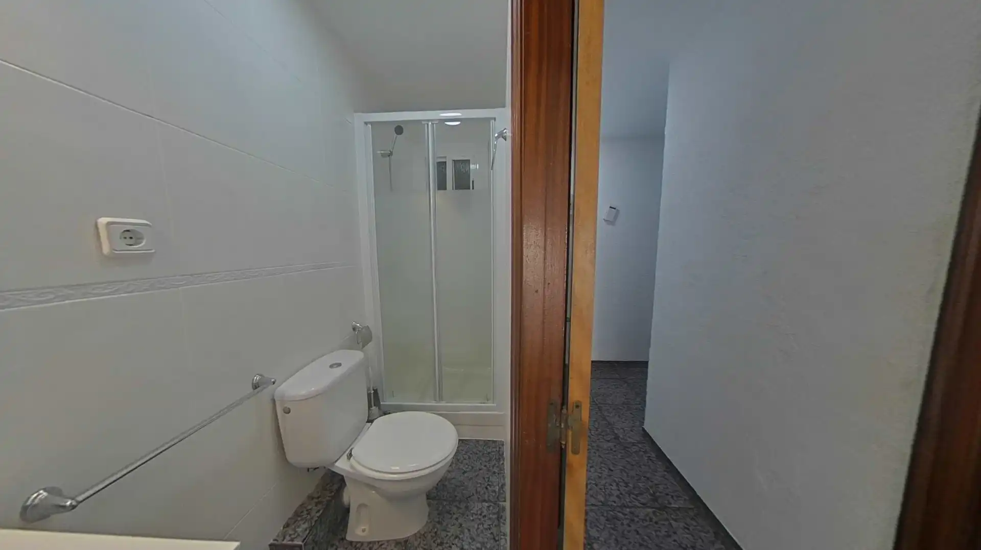 Badezimmer von Wohnung zum Verkauf in L'Hospitalet de Llobregat mit Heizung