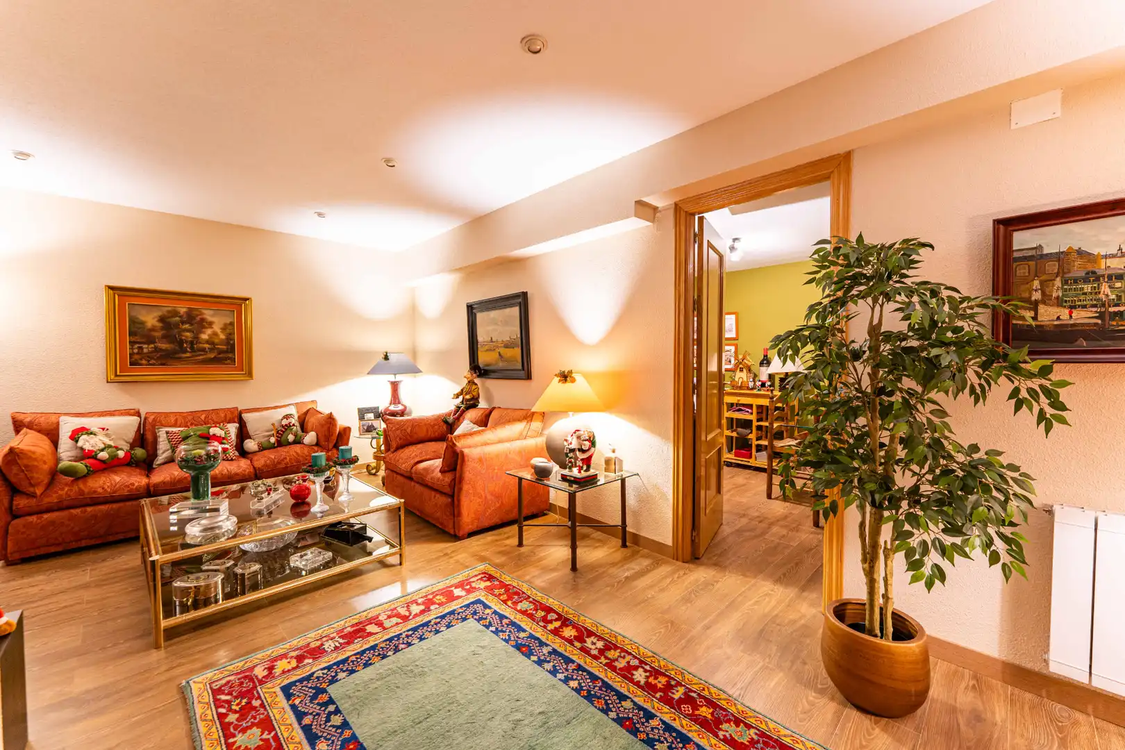 Sala d'estar de Casa adosada en venda en Torrelodones amb Calefacció, Jardí privat i Terrassa