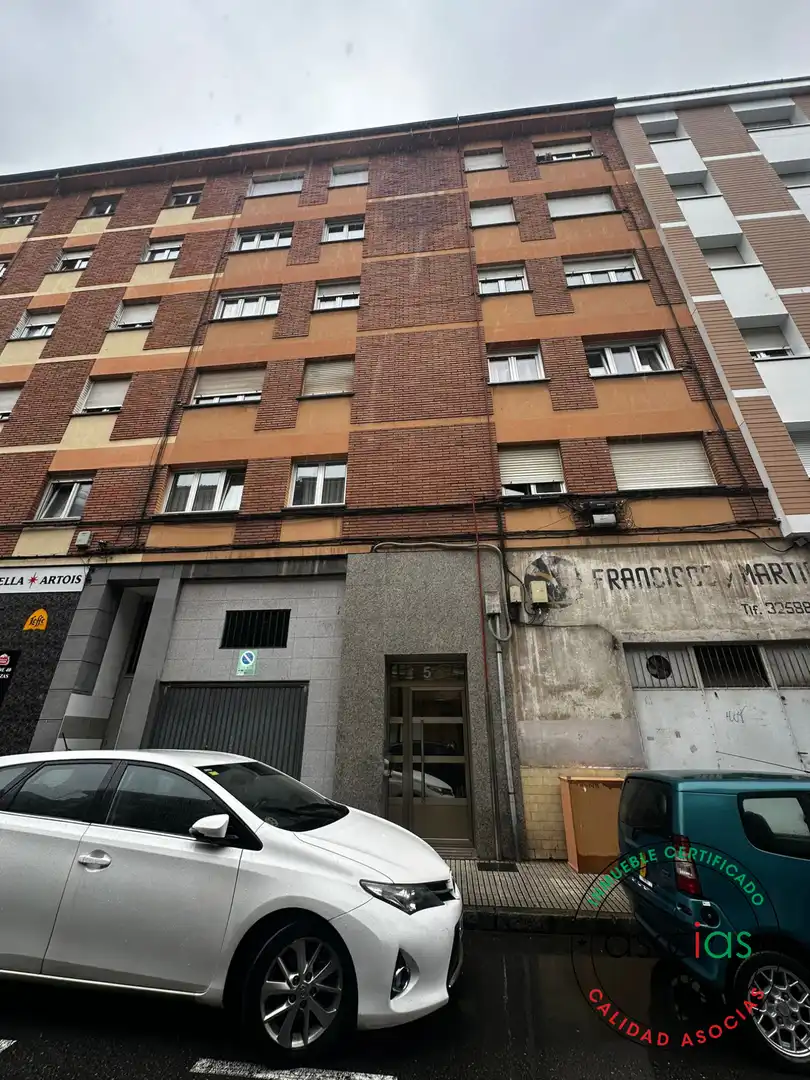 Vista exterior de Pis en venda en Gijón  amb Calefacció