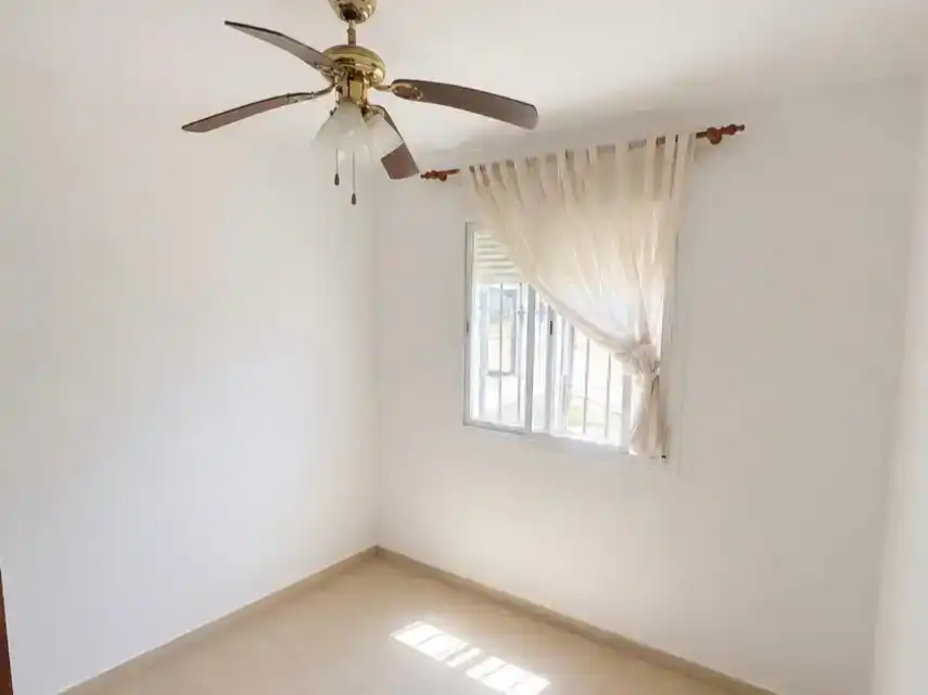 Habitación de Piso en venta en Carretera de Sevilla - Los Montitos