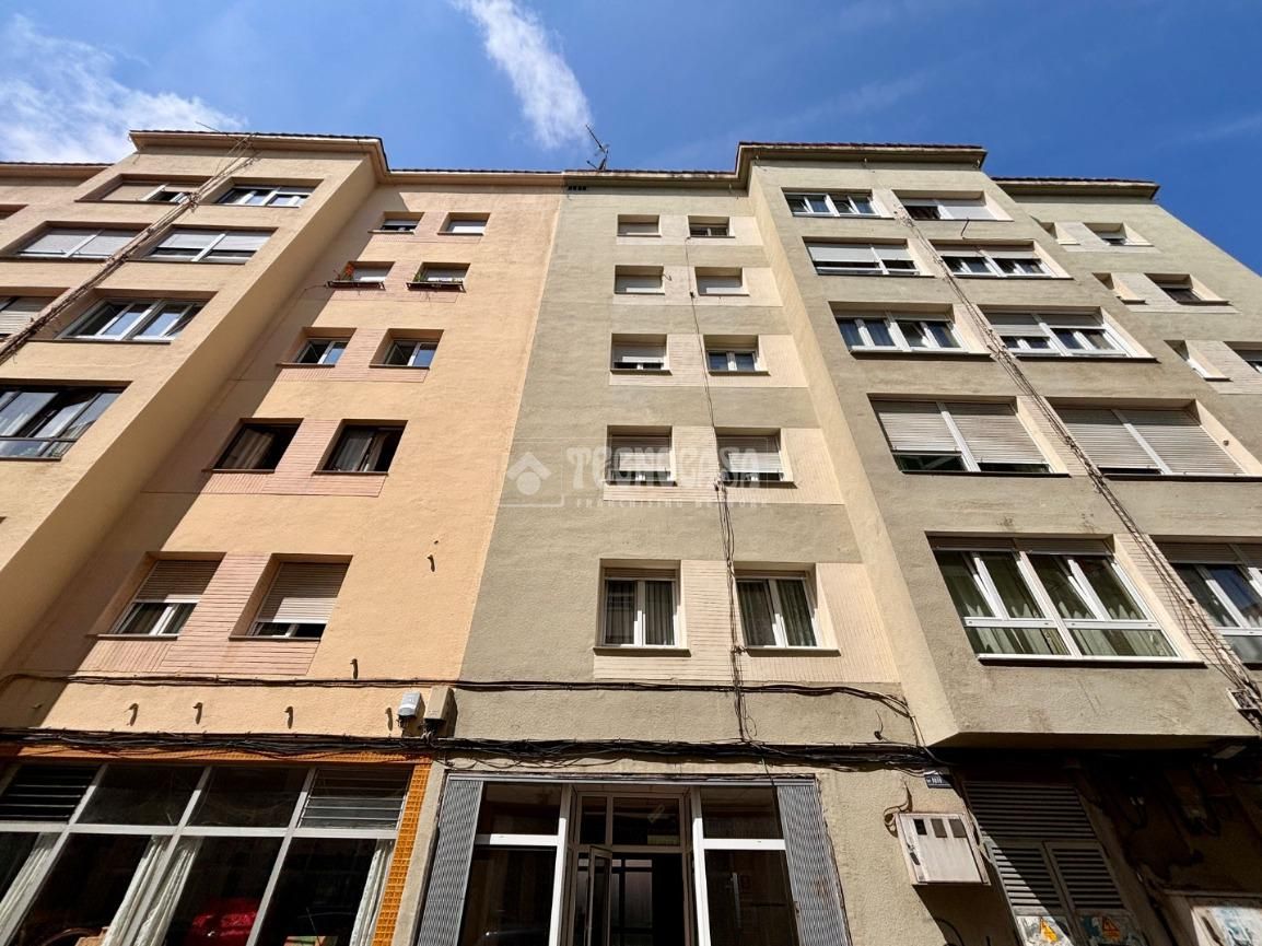 Vista exterior de Local en venta en El Astillero  