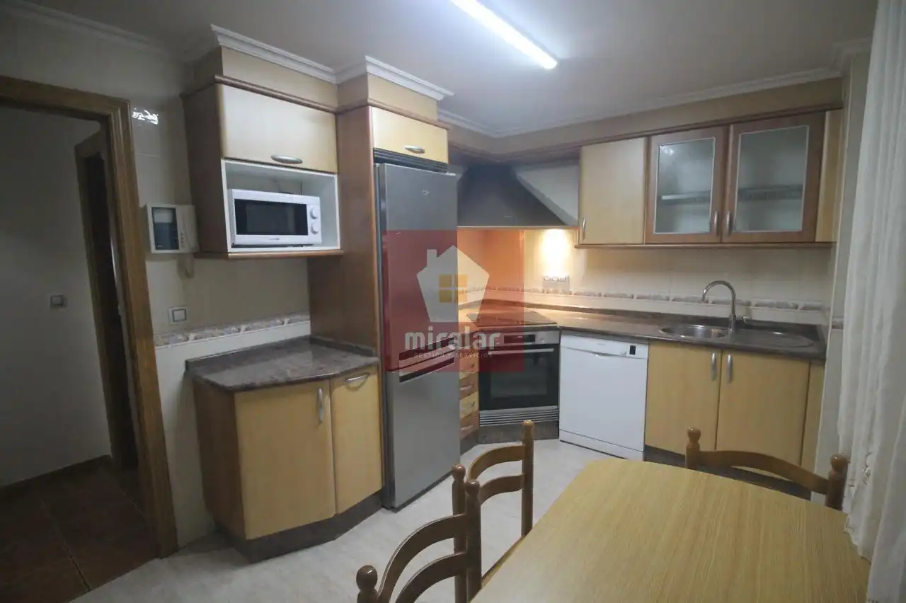 Cocina de Piso de alquiler en Salvaterra de Miño con Calefacción, Trastero y Amueblado