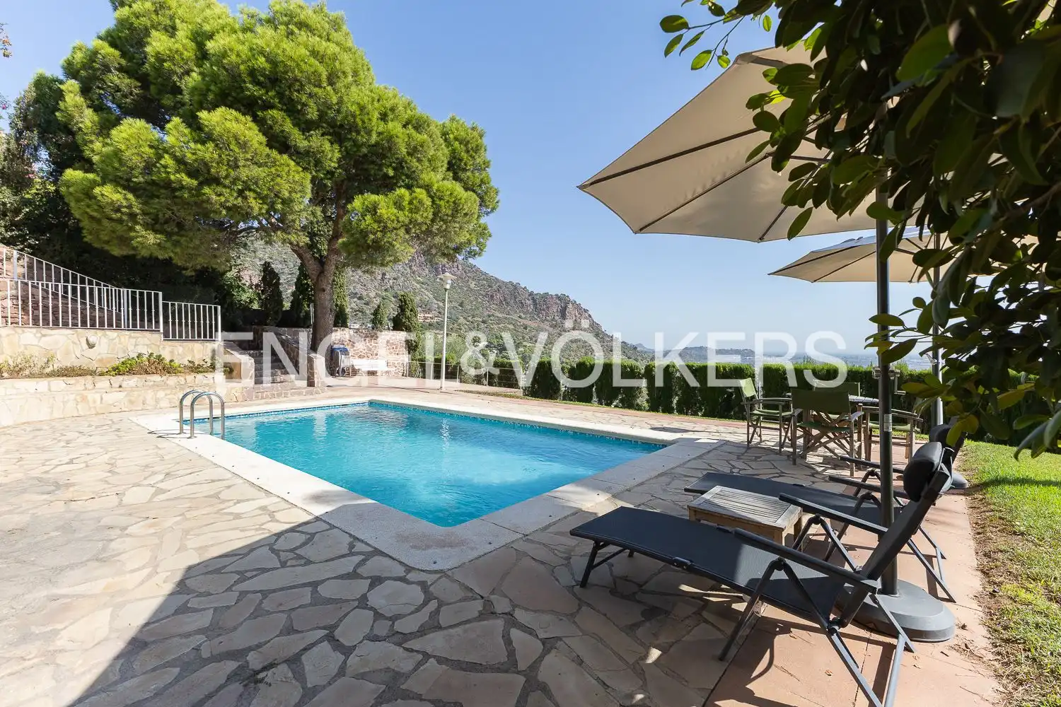 Piscina de Casa o xalet en venda en Sagunto / Sagunt amb Aire condicionat, Calefacció i Jardí privat