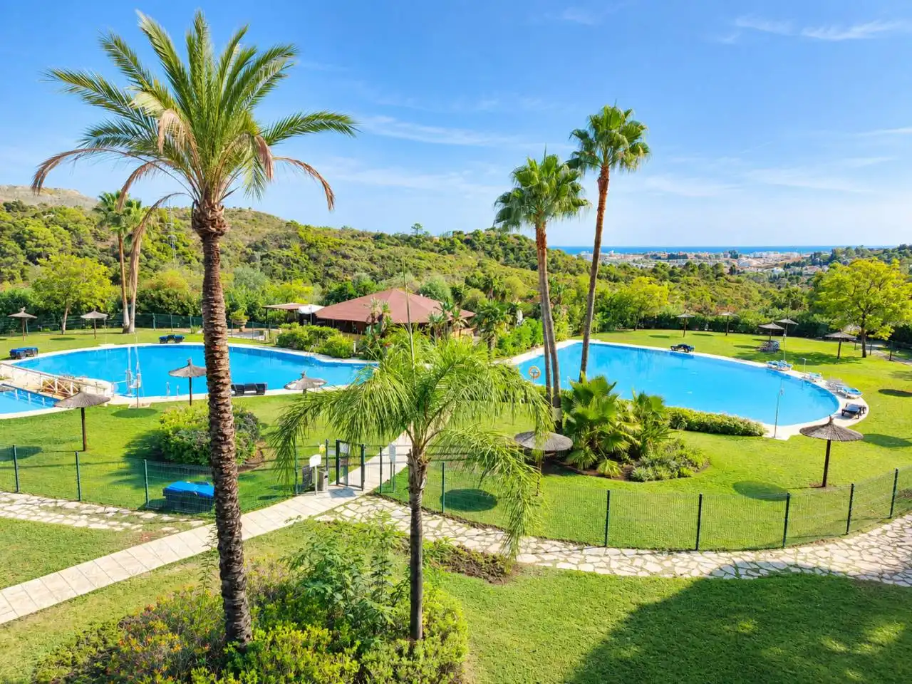 Wohnung mit Pool zum Verkauf in Urbanizacion Parque Botanico Las Lomas de Guadalm 1
