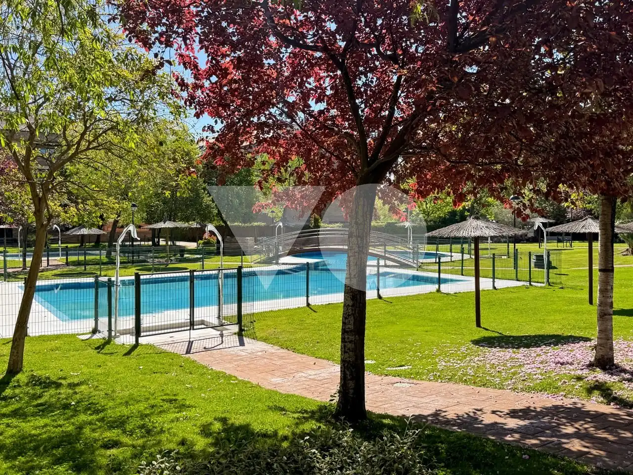 Schwimmbecken von Erdgeschoss zur Miete in Majadahonda mit Heizung, Privatgarten und Terrasse
