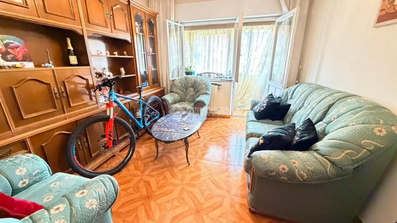 Sala de estar de Piso en venta en Gijón  con Calefacción y Amueblado