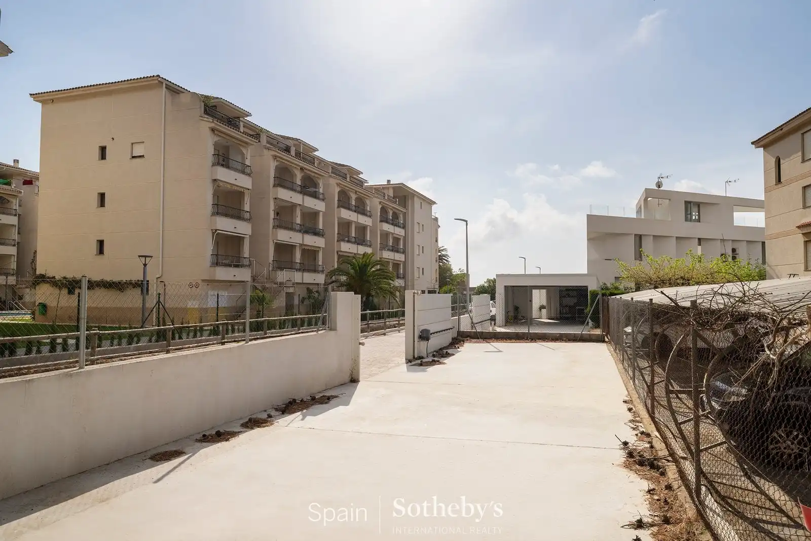 Außenansicht von Einfamilien-Reihenhaus zum Verkauf in Alcalà de Xivert mit Klimaanlage, Heizung und Privatgarten