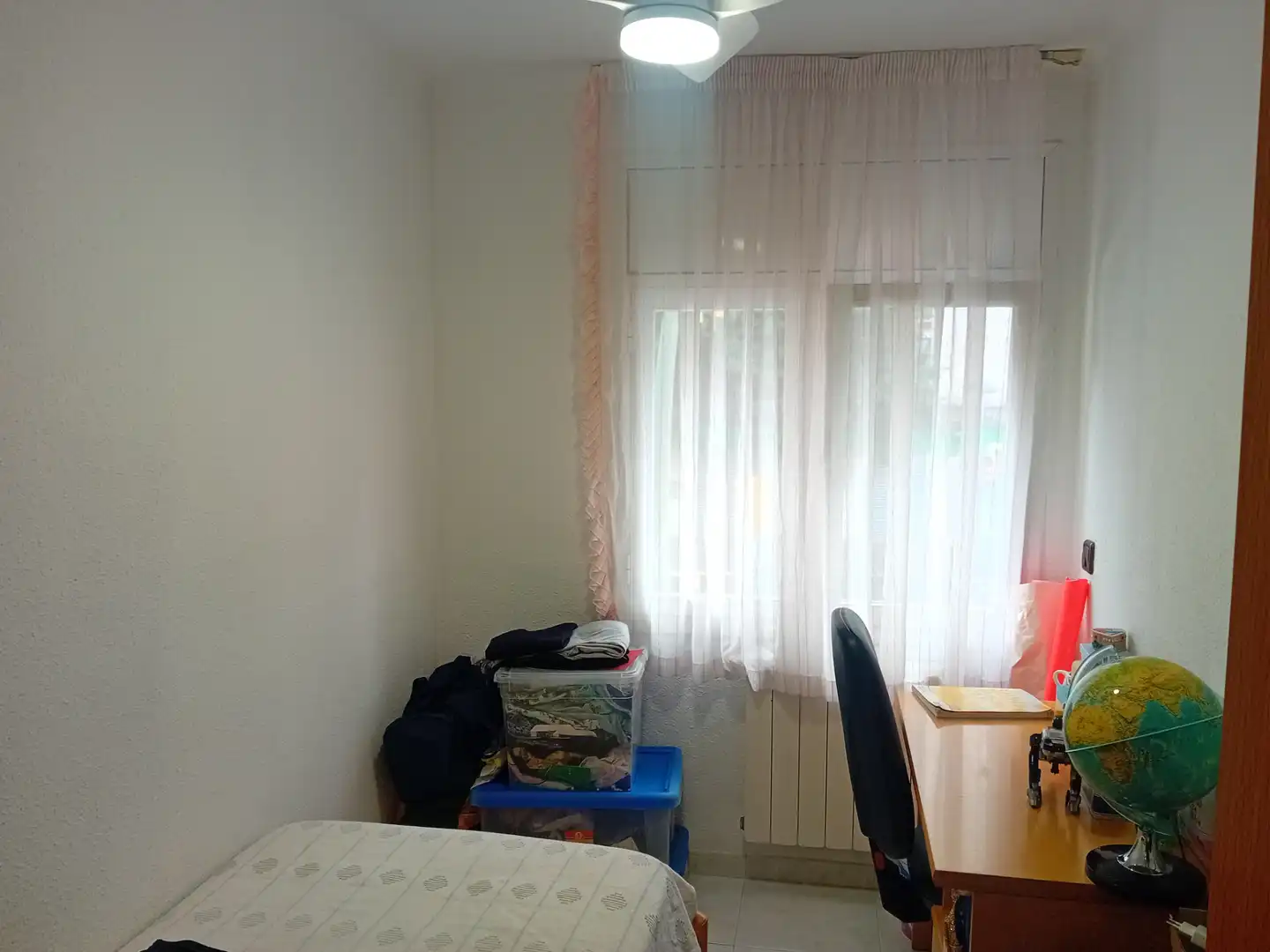 Habitación de Local en venta en Salt con Calefacción, Terraza y Amueblado