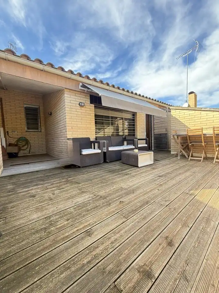 Casa con piscina en venta en Urbanitzacions