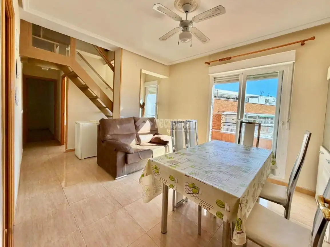 Wohnzimmer von Maisonette zum Verkauf in Alcalá de Henares mit Klimaanlage, Terrasse und Balkon