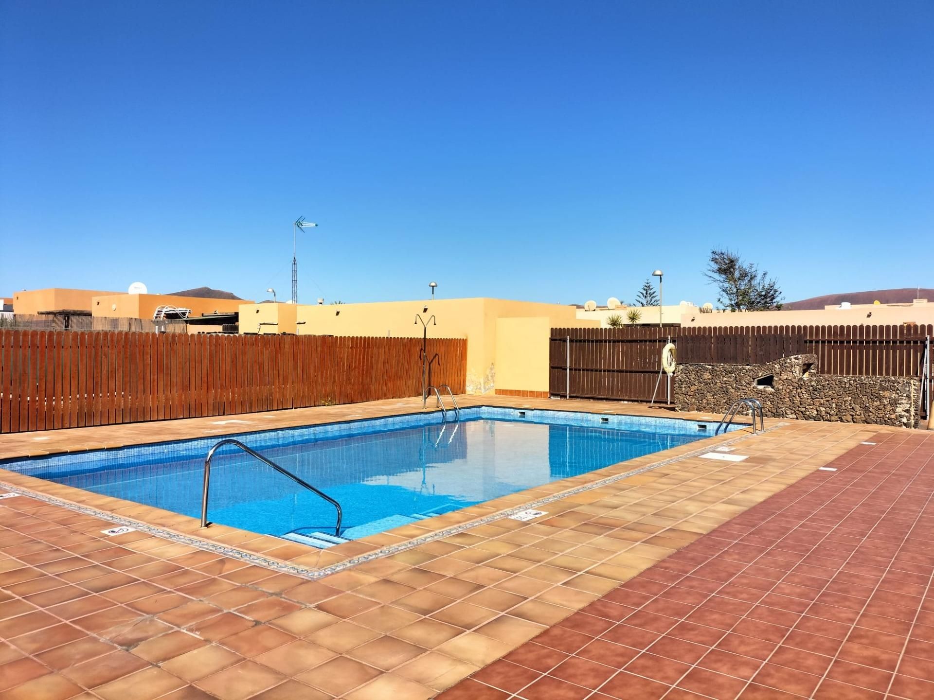 Piscina de Piso en venta en La Oliva con Calefacción, Jardín privado y Terraza