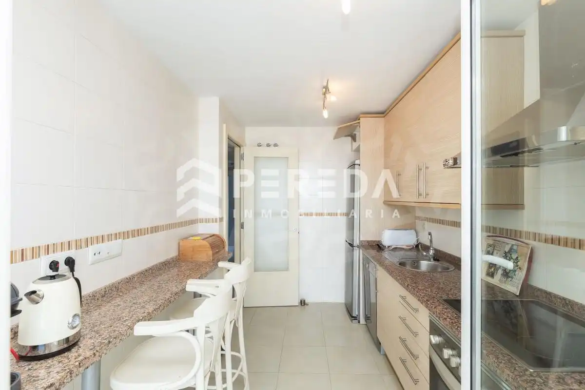 Küche von Dachboden zum Verkauf in Roquetas de Mar mit Privatgarten, Terrasse und Abstellraum