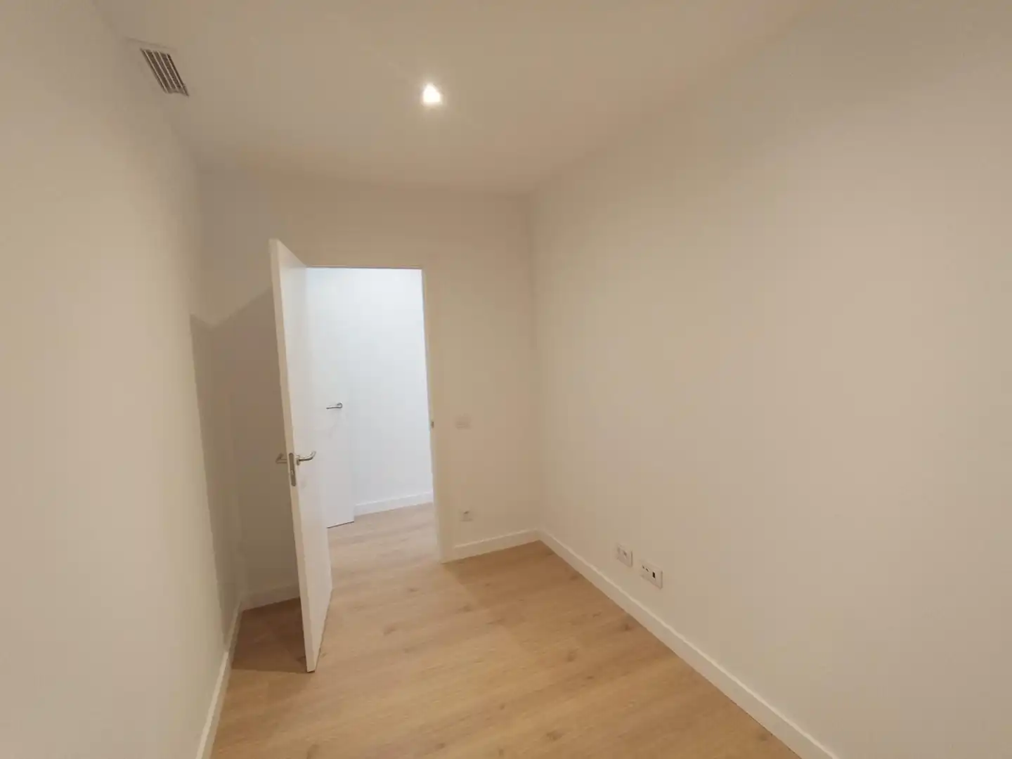 Flat for rent in Mataró  with Air Conditioner and Balcony
