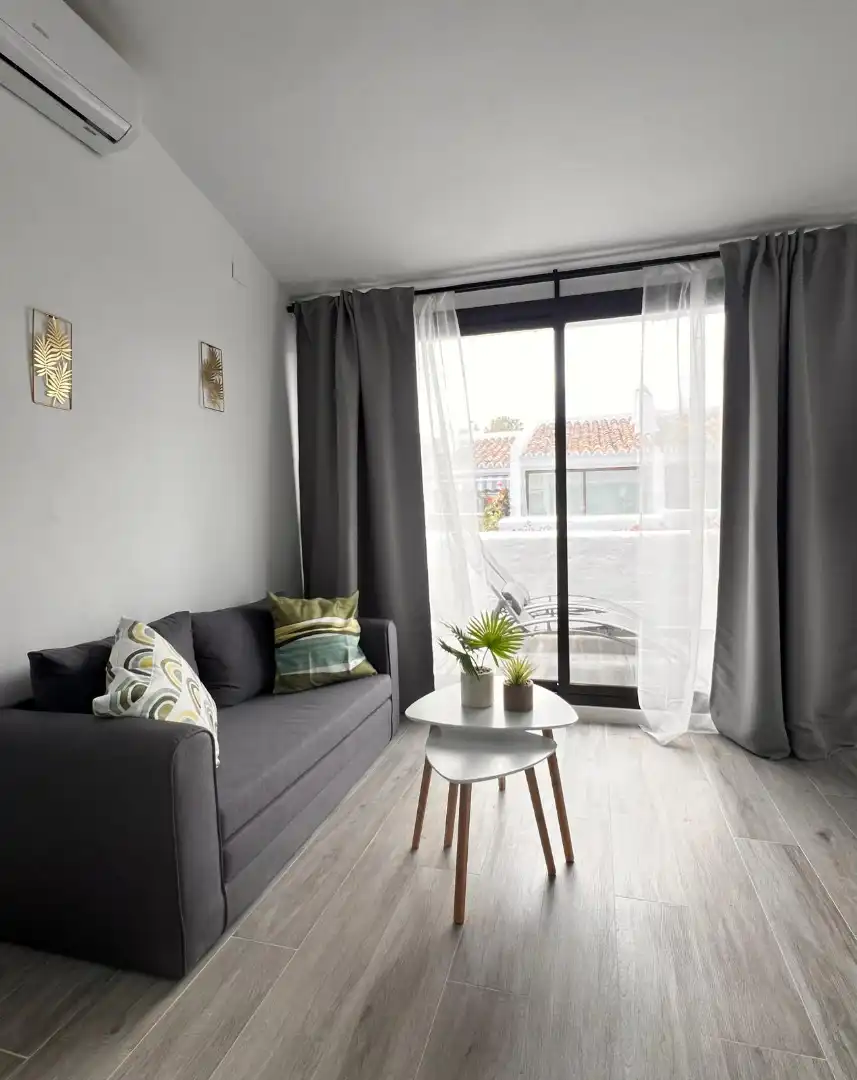 Terrasse von Wohnung zur Miete in Estepona mit Klimaanlage, Terrasse und Möbliert