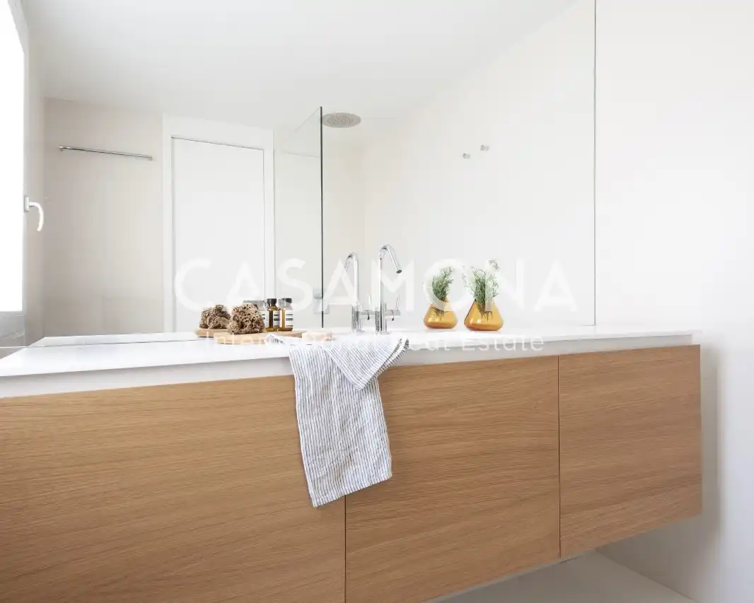 Badezimmer von Wohnungen zum Verkauf in Barcelona mit Klimaanlage und Terrasse