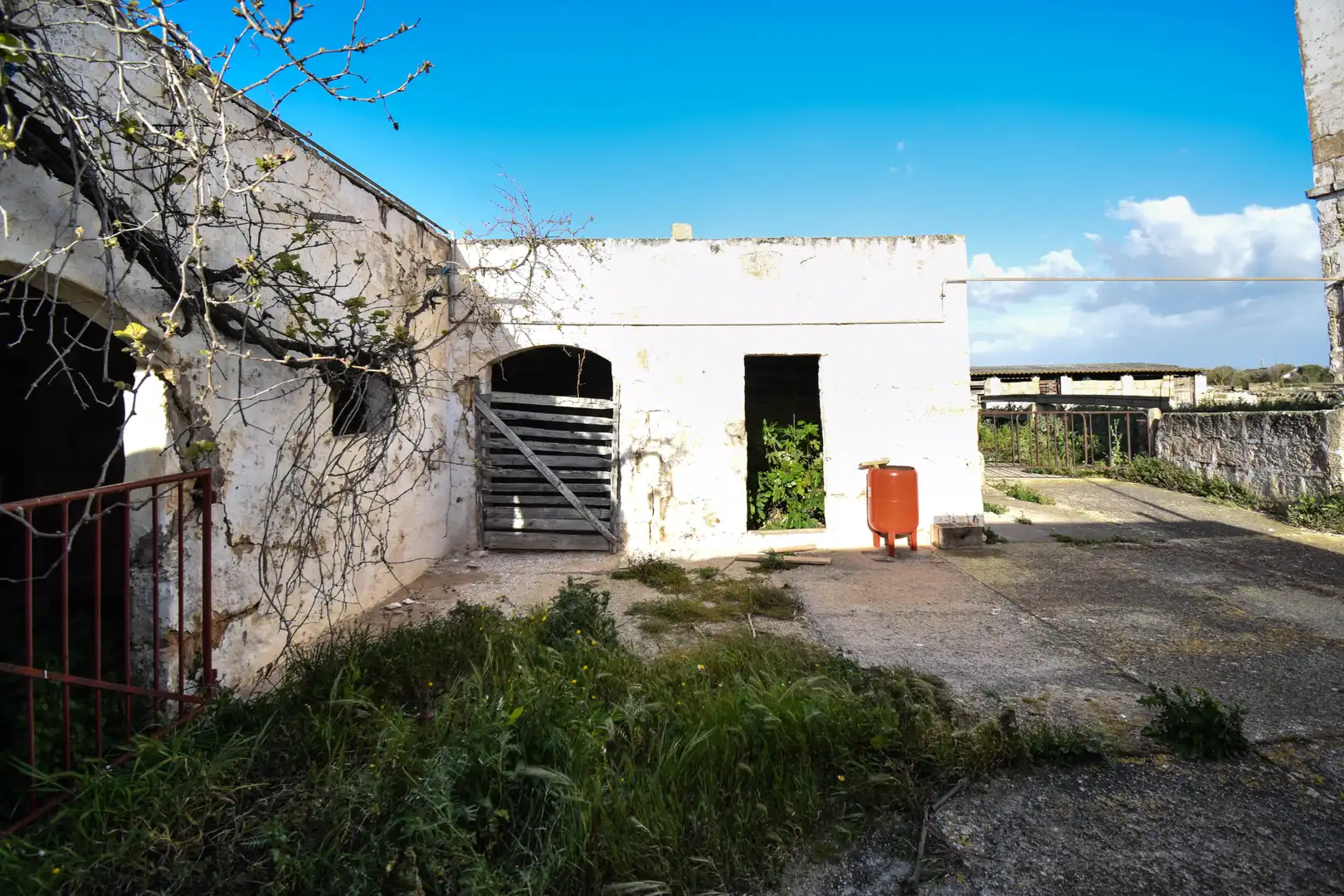 Vista exterior de Terreny industrial en venda en Ciutadella de Menorca