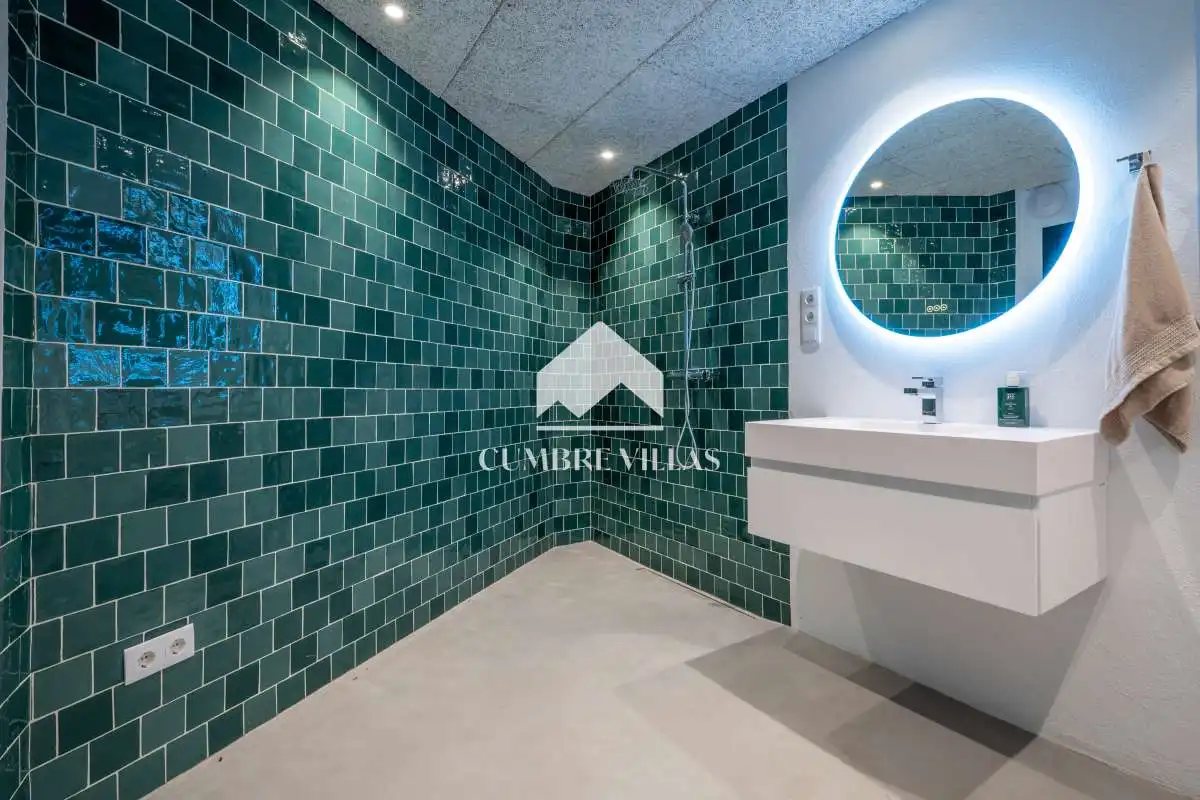 Bathroom of Houses for sale in Almuñécar  with Private garden, Terrace and Storage room