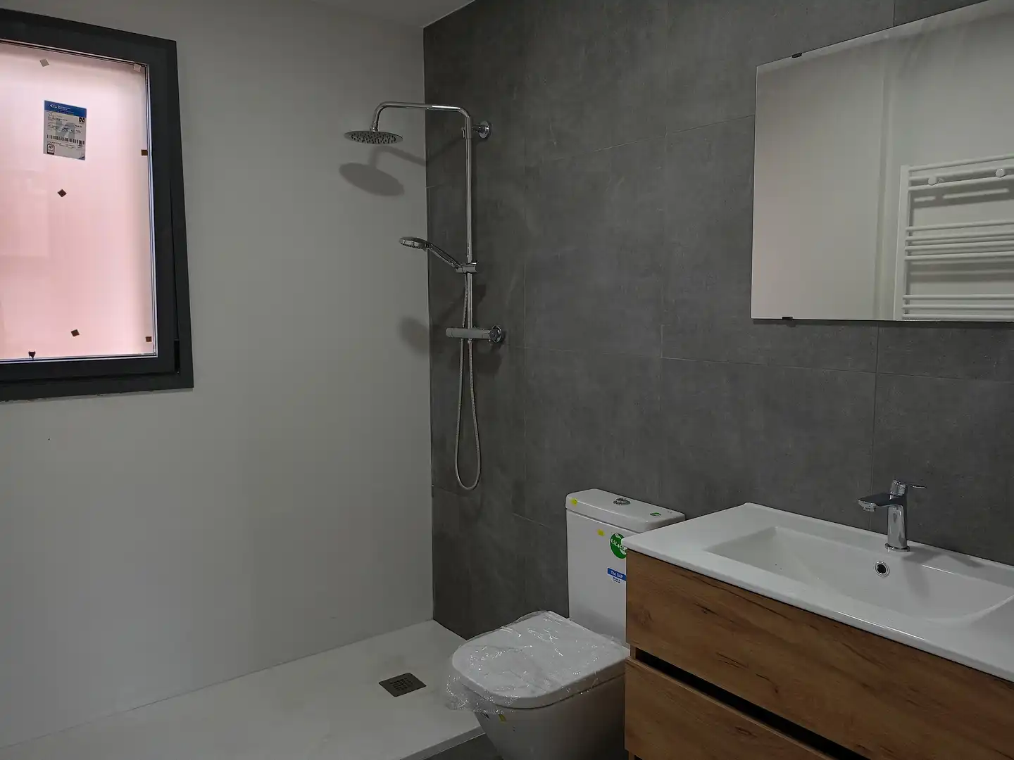 Bathroom of Flat for sale in Parets del Vallès  with Air Conditioner, Heating and Oven