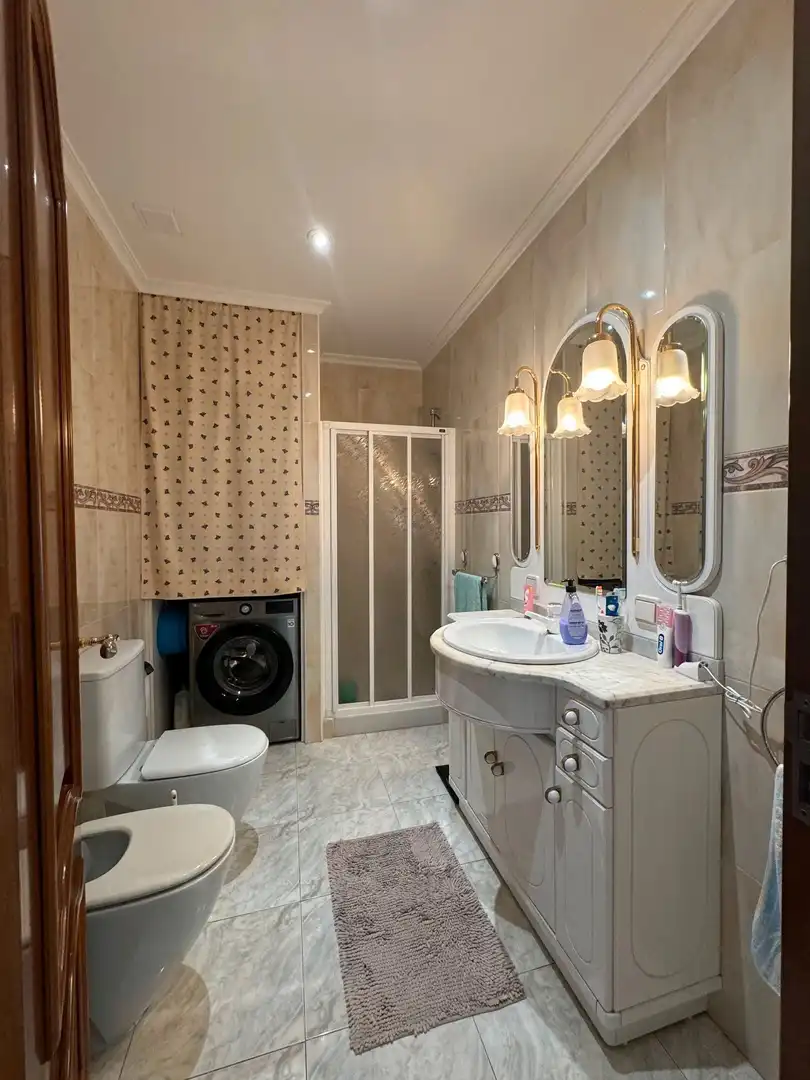 Baño de Casa adosada en venta en Valoria la Buena con Calefacción, Jardín privado y Parquet