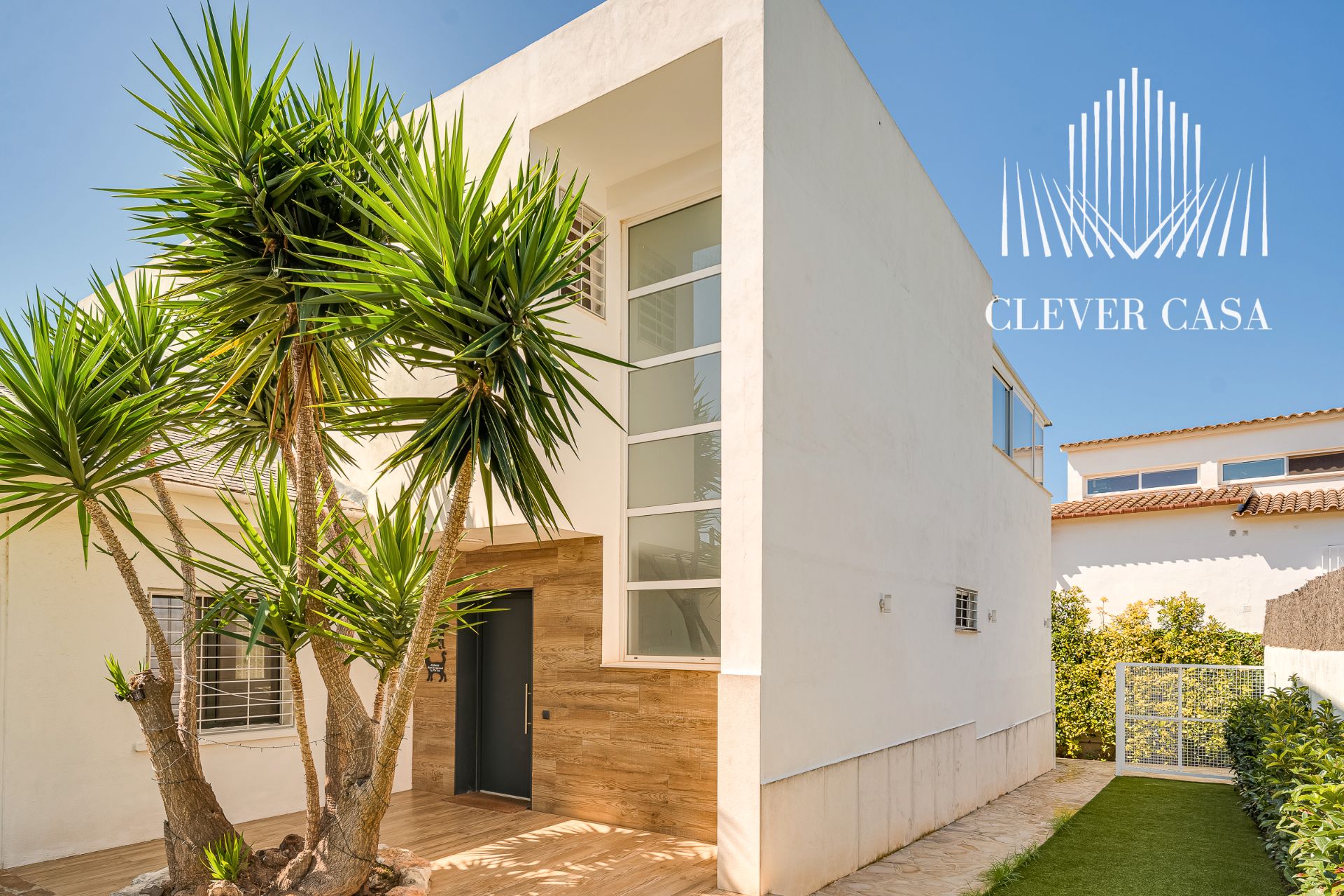 Vista exterior de Casa o xalet en venda en Vilanova i la Geltrú amb Aire condicionat, Calefacció i Jardí privat