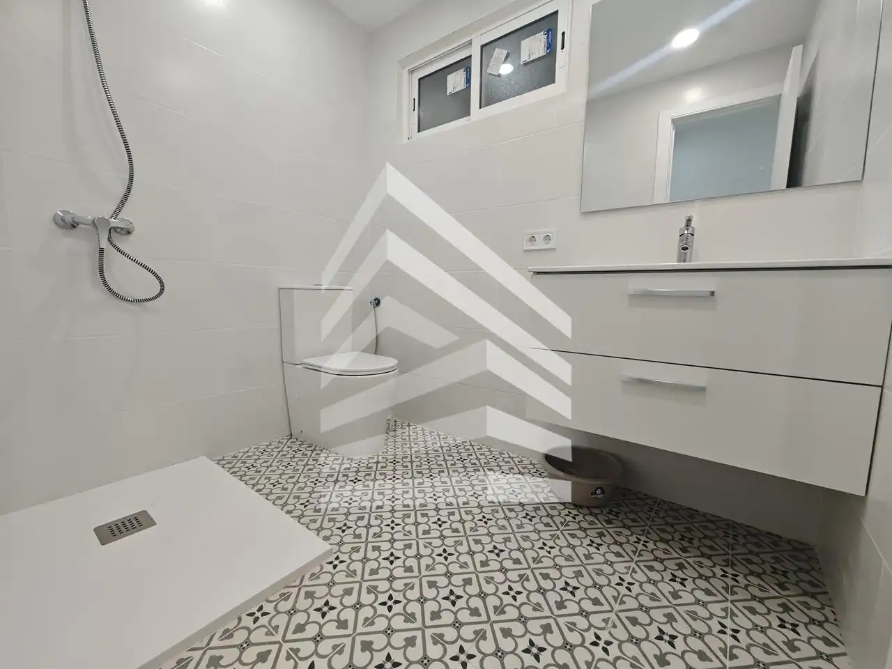 Bathroom of Flat for sale in Terrassa  with Parquet flooring, Storage room and Alarm